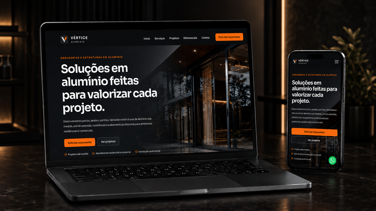 Site responsivo Vértice Alumínio apresentado em notebook e smartphone